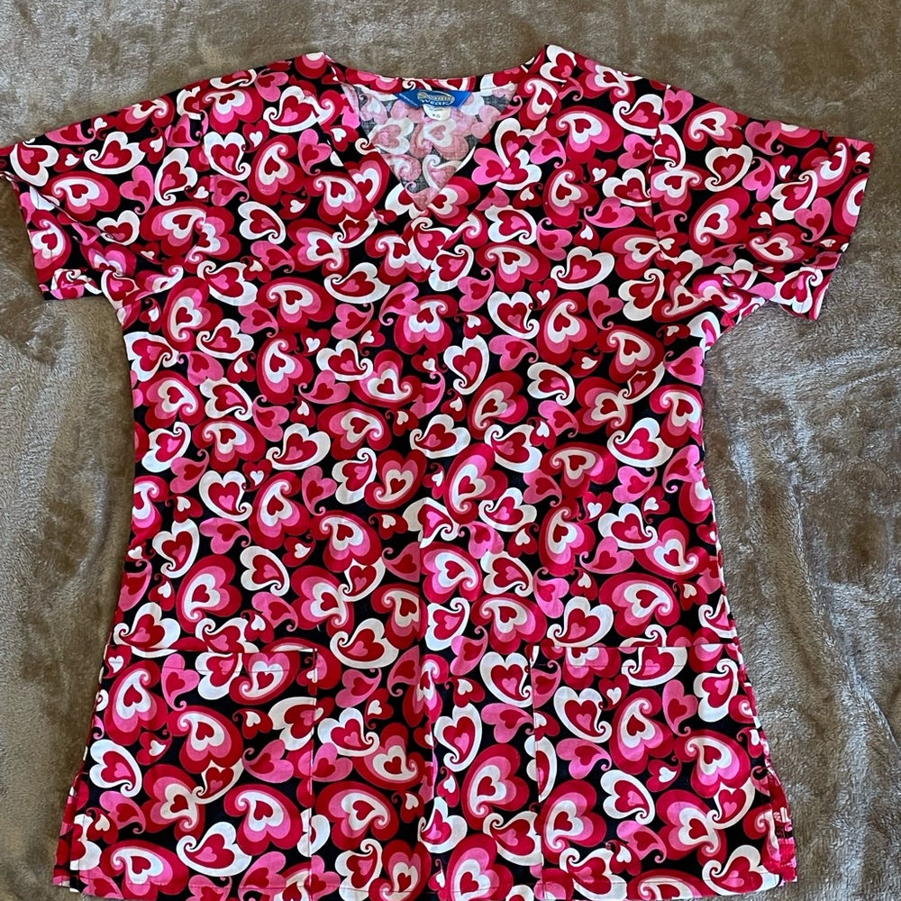 Scrub Wear Pink And Red Heart Print Valentine Scrub Top Size XS 100% Cotton